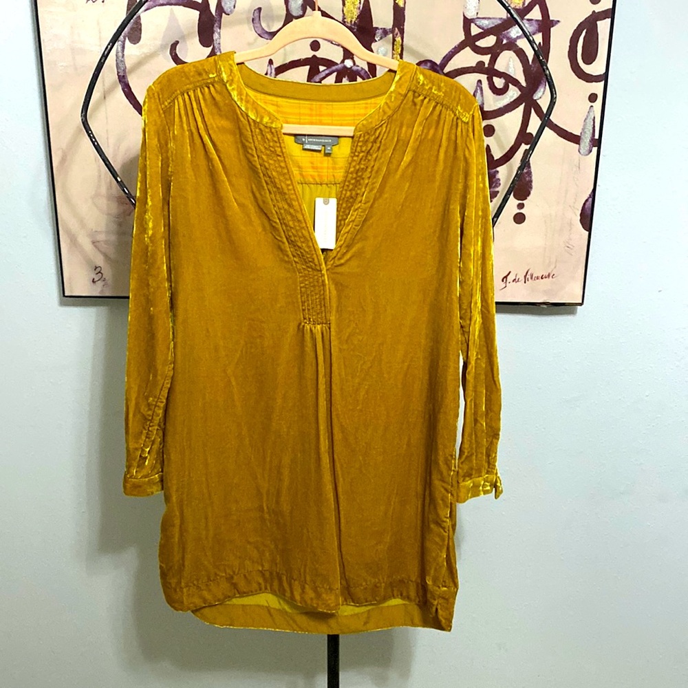 NWT Anthropologie extra small velvet tunic in gold.